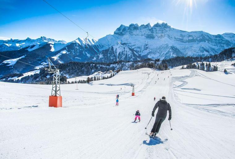 הוסטל Champéry Backpacker Le Petit Baroudeur מראה חיצוני תמונה