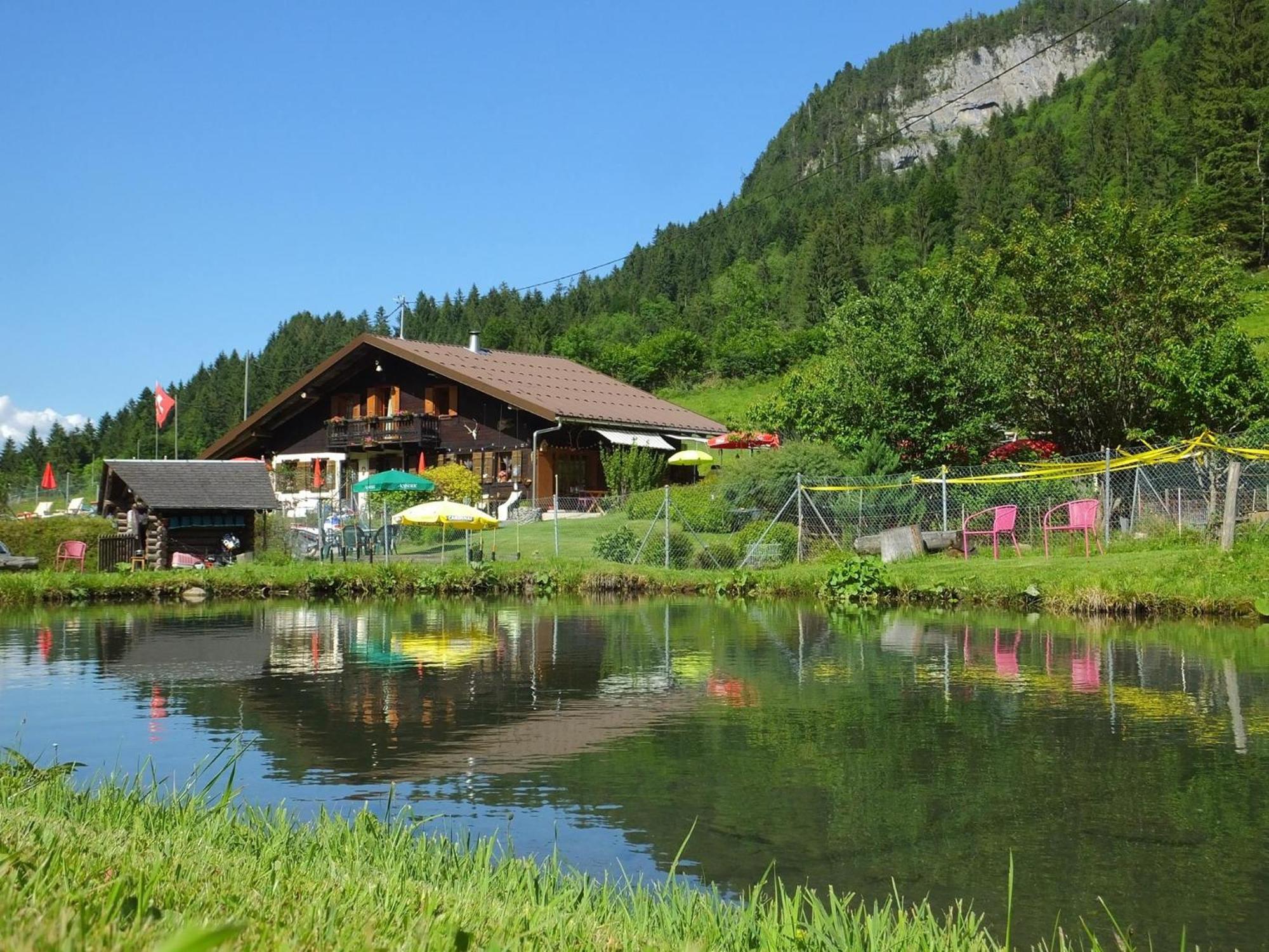 הוסטל Champéry Backpacker Le Petit Baroudeur מראה חיצוני תמונה